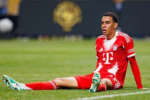 "لا أحد يُلام على ما حدث".. موسيالا يدافع عن دوناروما